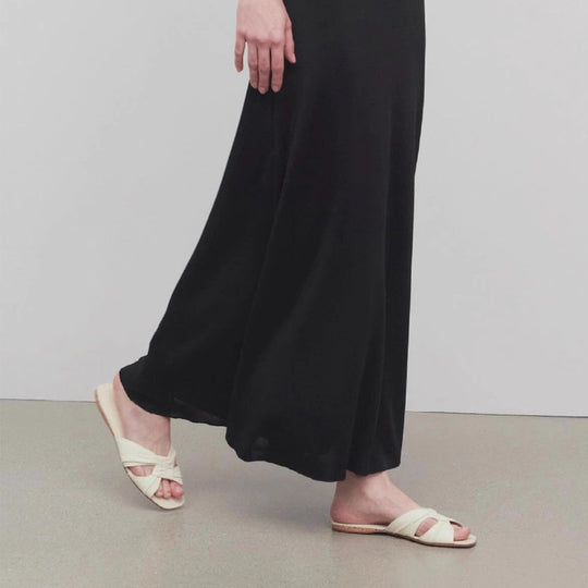 Damen Elegante Riemensandalen mit modernen Faltendetails EB