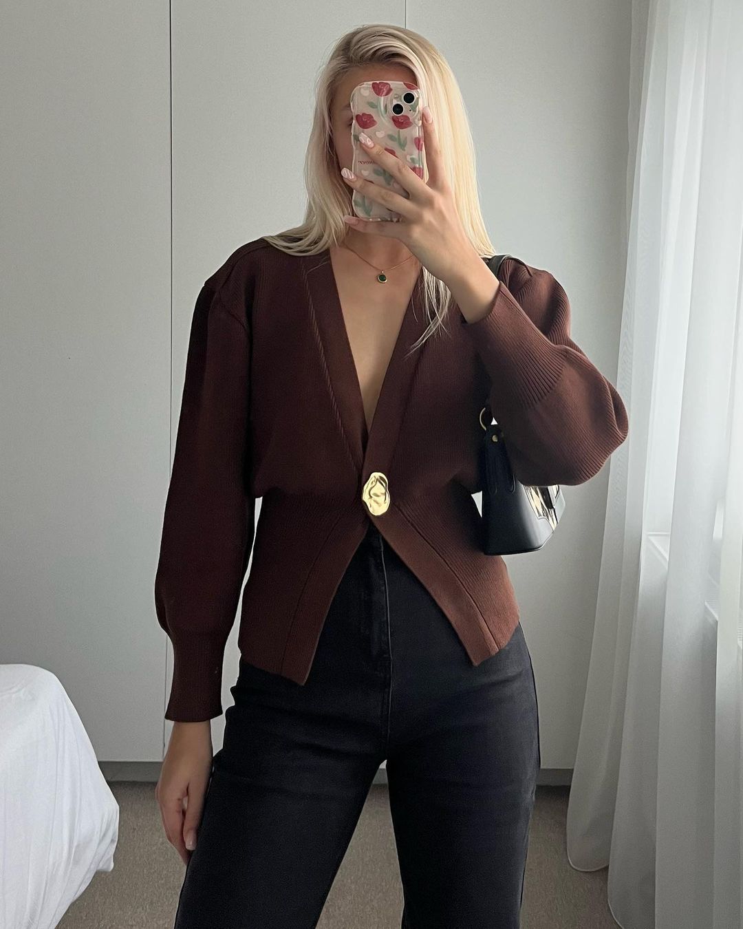 Damen modischer Strickcardigan mit tiefem V-Ausschnitt und dekorativem Knopf EB