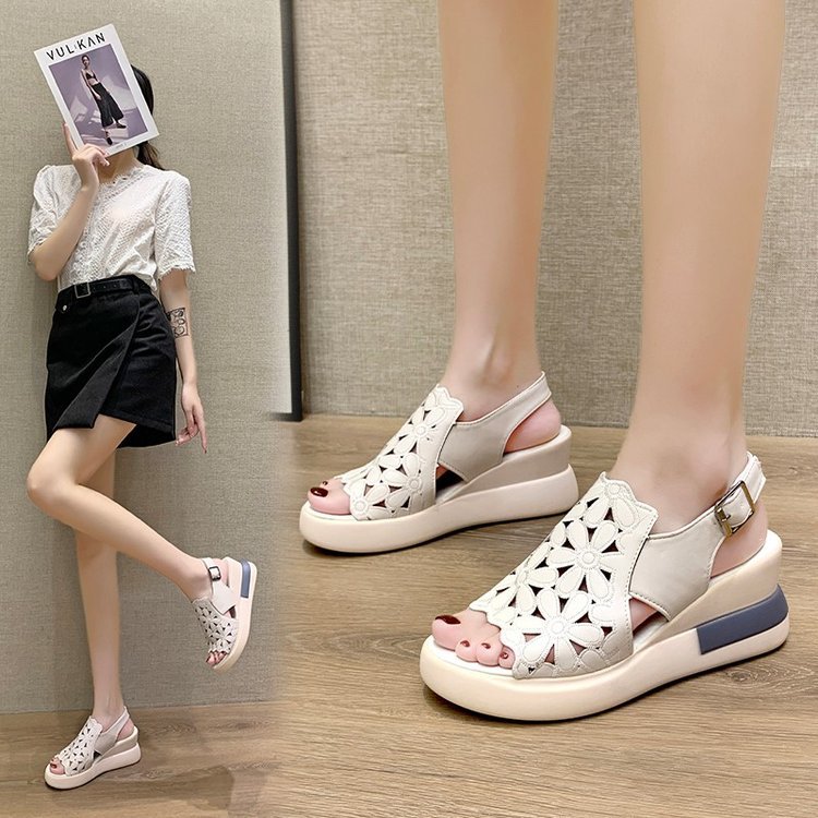 Damen Wedge-Sandalen mit floralem Cut-Out-Design und komfortablem Plateau EB