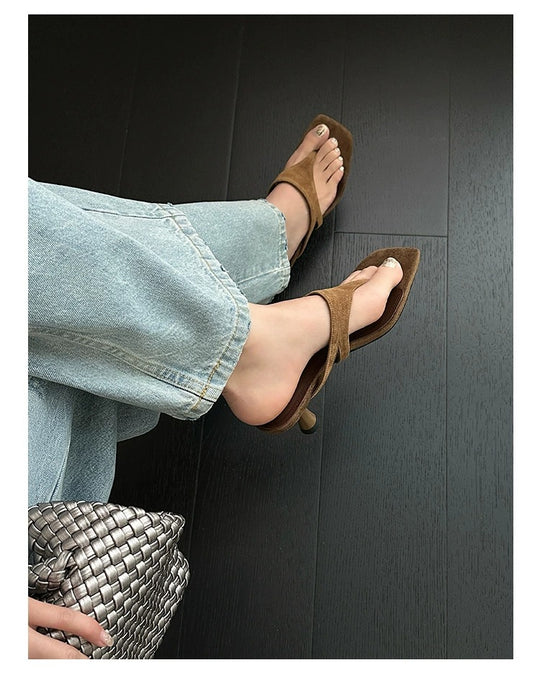 Damen Zehentrenner-Sandalen mit ergonomischem Fußbett und modischem Riemendesign EB