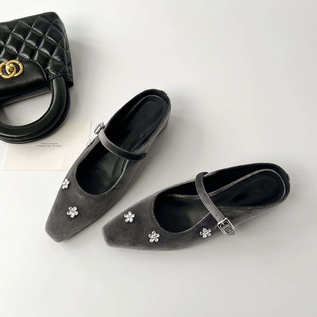 Damen Slingback-Pumps mit glänzendem Obermaterial und floralen Strassakzenten EB