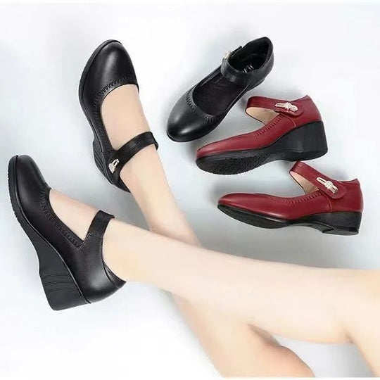 Damen elegante Mary Jane Wedges mit verstellbarem Riemen und dekorativem Detail EB