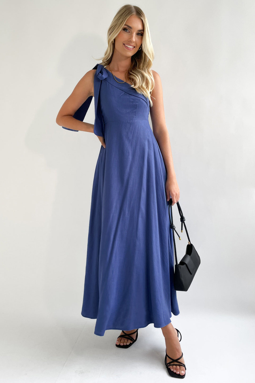 Damen Maxikleid mit asymmetrischem Ausschnitt und eleganter Schulterpartie EB