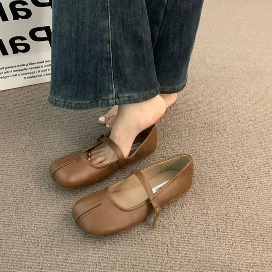 Damen Ballerinas mit verstellbarem Riemen und dekorativen Details EB