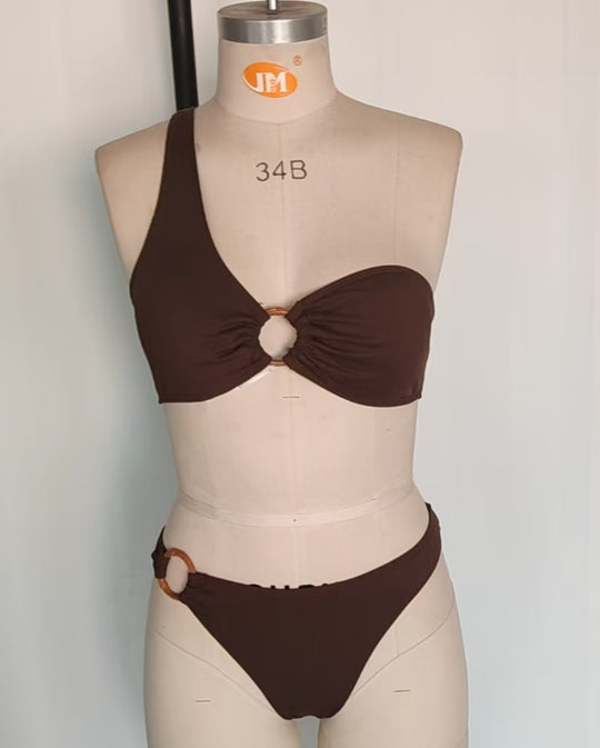Damen Stilvoller Triangel-Bikini mit goldenen Details EB