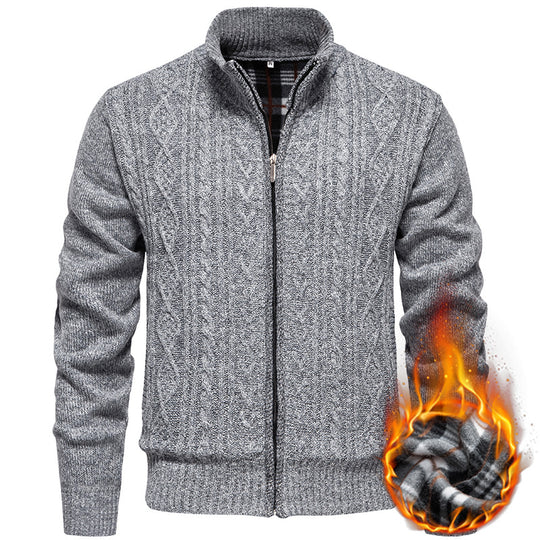 Herren nan grobgestrickter Cardigan mit Zopfmuster, Stehkragen und kariertem Innenfutter EB