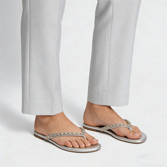 Damen Zehentrenner-Sandalen mit luxuriösem Kettenakzent und komfortablem Fußbett EB