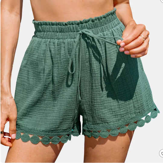 Damen Sommerliche Shorts mit Spitzenbesatz EB