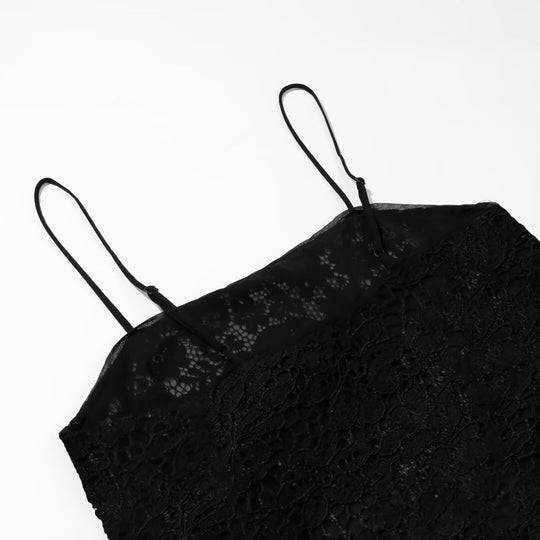 Damen-Spitzen-Camisole mit asymmetrischem Schnitt und dekorativen Trägern EB