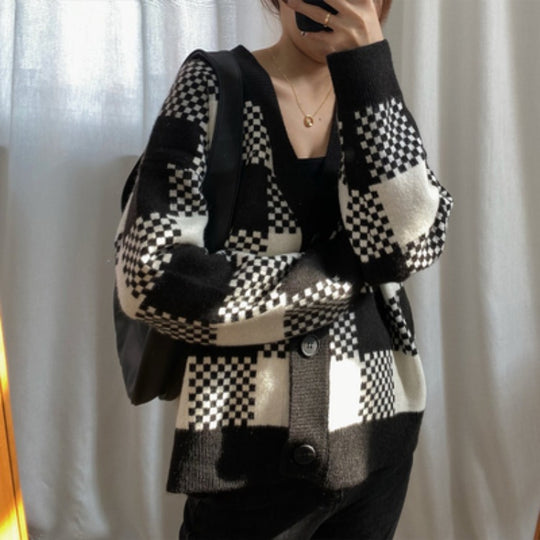 Damen Grobstrick Cardigan mit kontrastierendem Karomuster und Knopfdetails EB