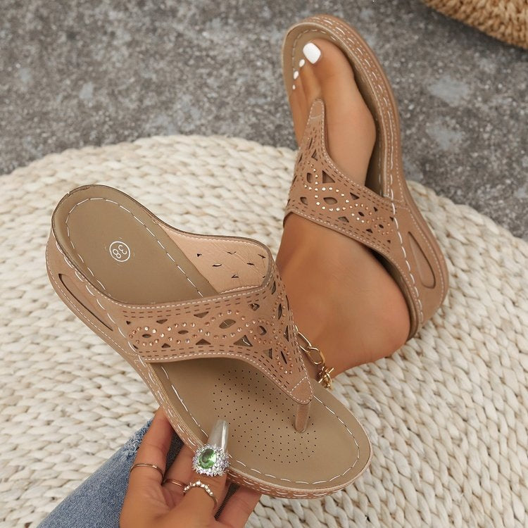 Damen Komfortable Zehentrenner-Sandalen mit floralem Schnitt EB