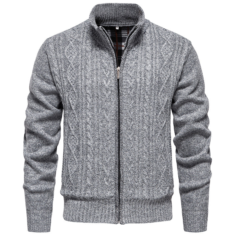 Herren nan grobgestrickter Cardigan mit Zopfmuster, Stehkragen und kariertem Innenfutter EB