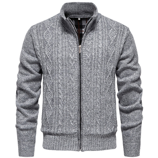 Herren nan grobgestrickter Cardigan mit Zopfmuster, Stehkragen und kariertem Innenfutter EB
