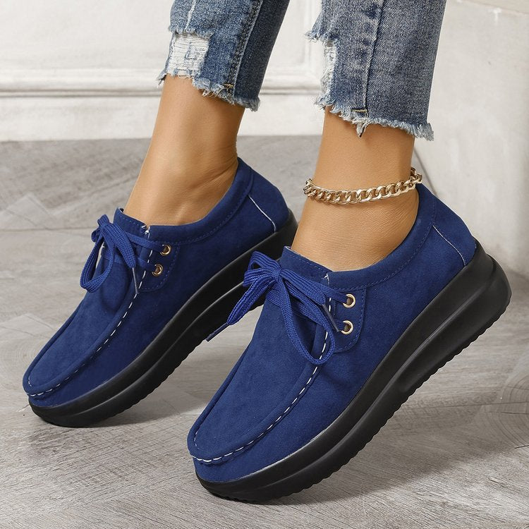 Damen Keilsneaker im Mokassinstil mit Veloursoptik und gepolsterter Komfortsohle EB