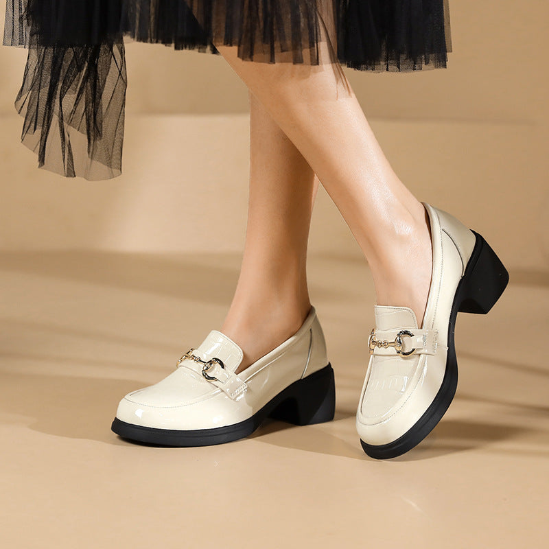 Damen Business-Look Mokassins mit elegantem Kettendetail und komfortablem Blockabsatz EB