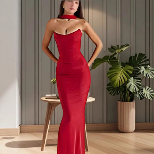 Damen Elegantes Figurbetontes Abendkleid mit Raffiniertem Drapé und Halsschmuck EB