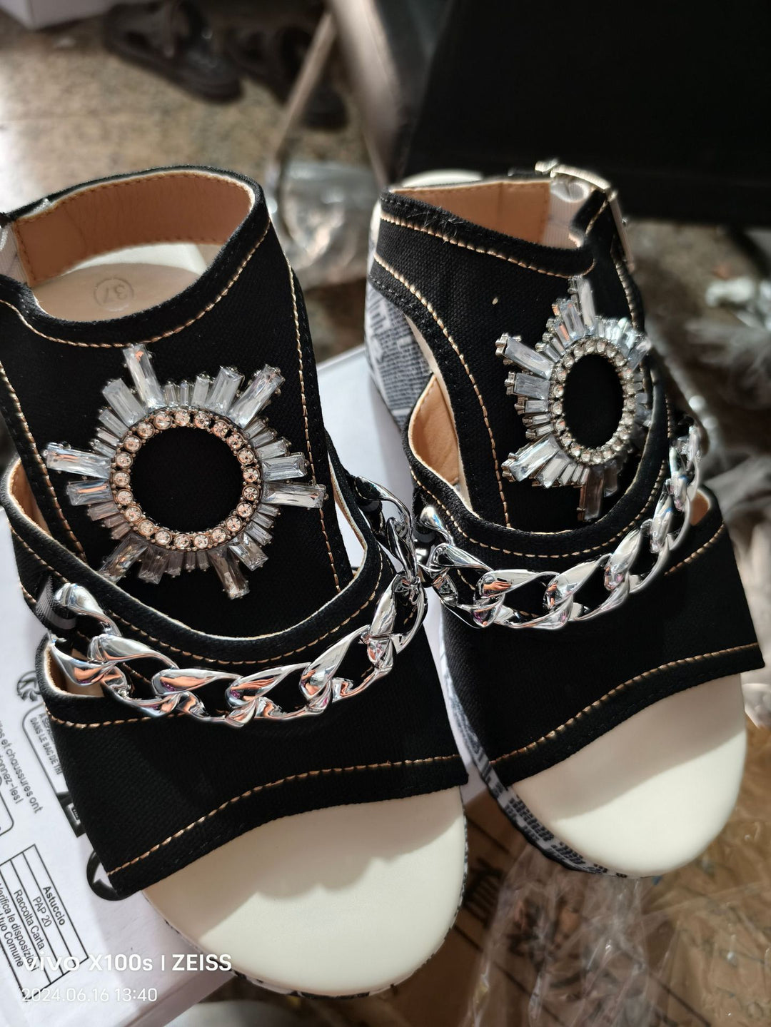 Damen Wedge-Sandalen mit eleganten Verzierungen EB