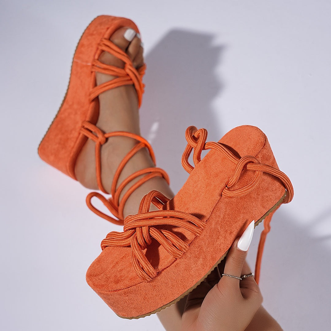 Damen Plateau-Sandaletten mit verspieltem Schnürdesign und rutschfester Sohle EB