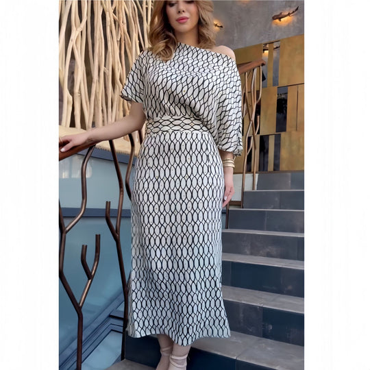 Damen Elegantes Maxikleid mit asymmetrischem Schnitt und strukturiertem Muster EB