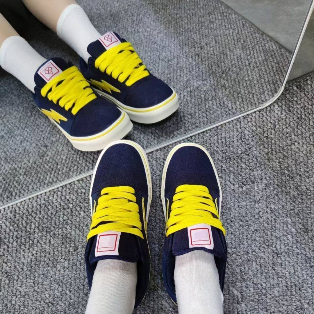 Damen Sportliche Sneakers im modernen Design mit aufwendigem Blitzmotiv EB
