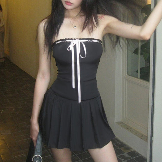 Damen Trägerkleid mit elegantem Spitzendetail und schwingendem Rock EB