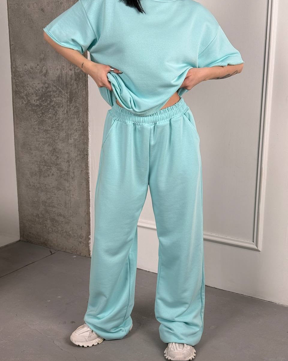 Damen weit geschnittenes Lounge Set mit weicher Sweatpants und boxy T Shirt EB