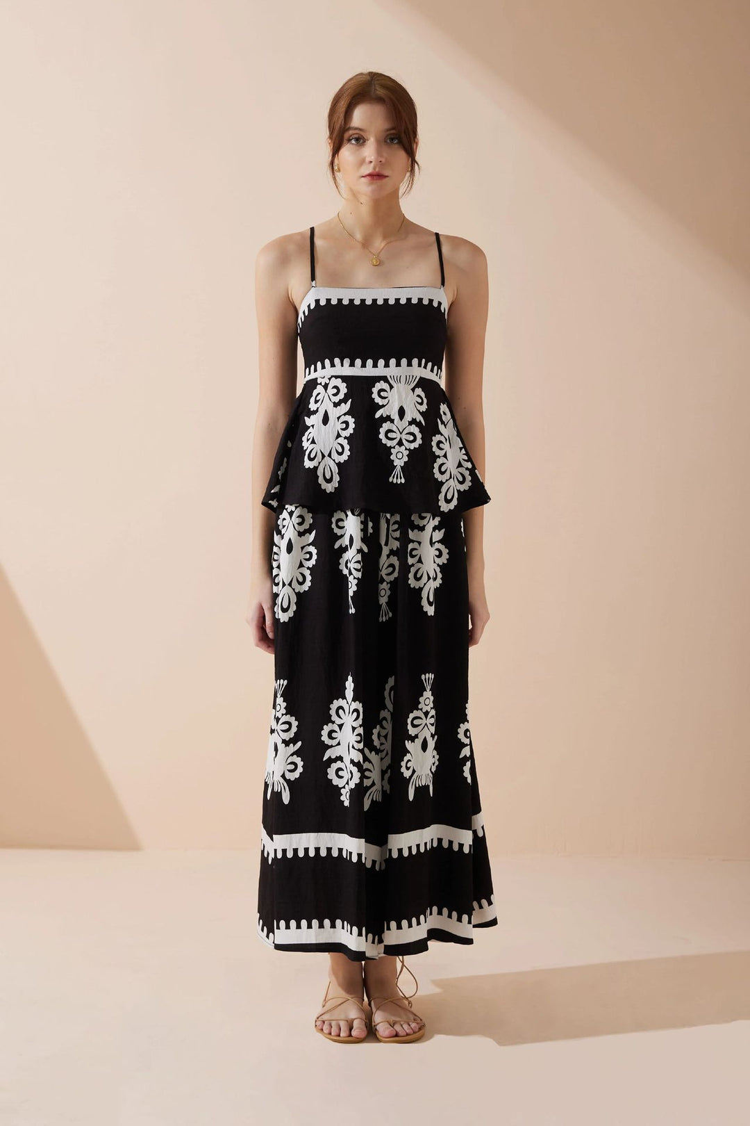 Damen Peplum-Top mit zarten Trägern und kunstvollem Muster EB
