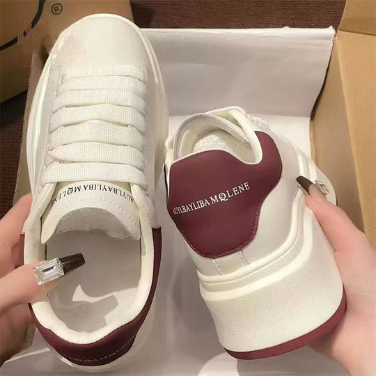 Damen Plateau-Sneaker mit stilisierter Silhouette und gepolsterter Sohle EB