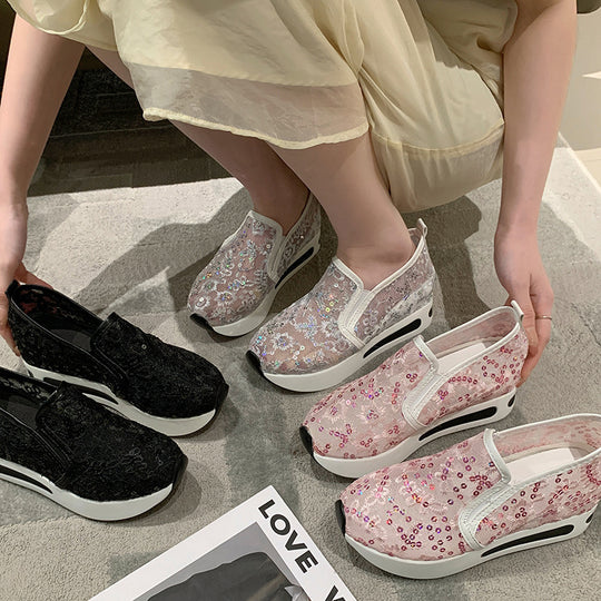 Damen Slip-On Sneakers mit elegantem Spitzenmuster und dämpfendem Fußbett EB