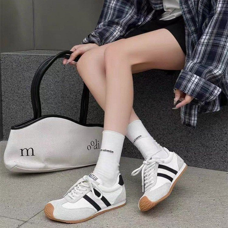 Damen Sportliche Sneaker mit weichem Veloursleder und rutschfester Sohle EB