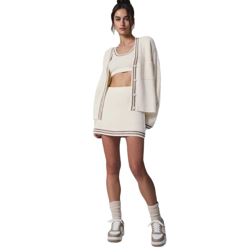 Damen Strickjacke mit kontrastierenden Borten und Taschen EB