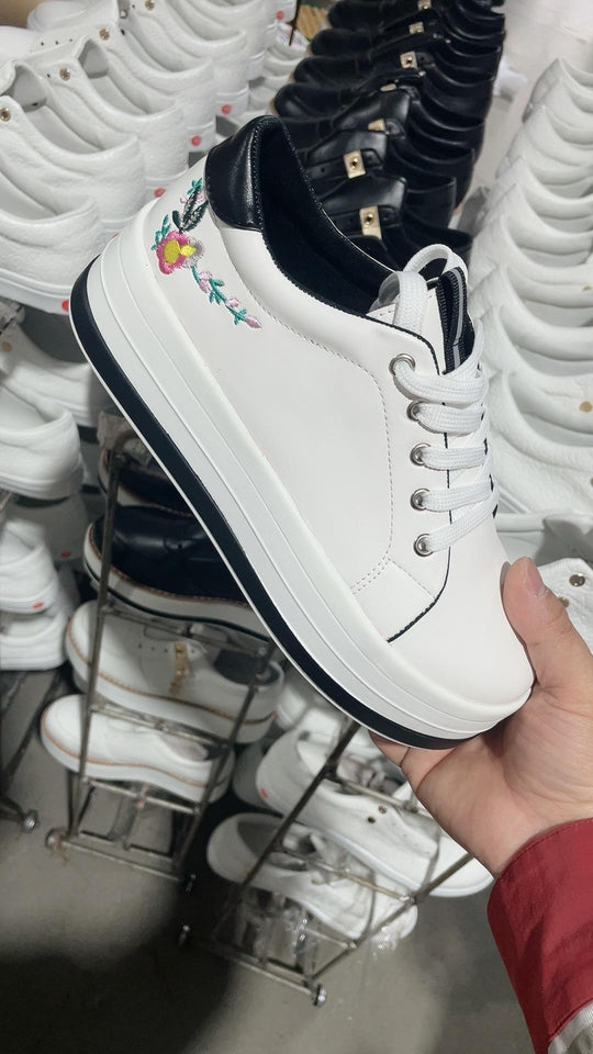 Damen Komfortable Sneakers mit floralem Design und dämpfendem Fußbett EB