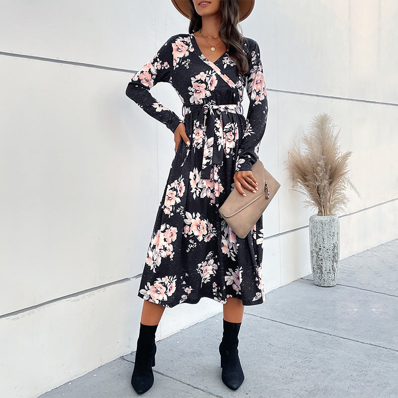 Damen Wickelkleid mit floralem Muster und eleganter Taillierung EB