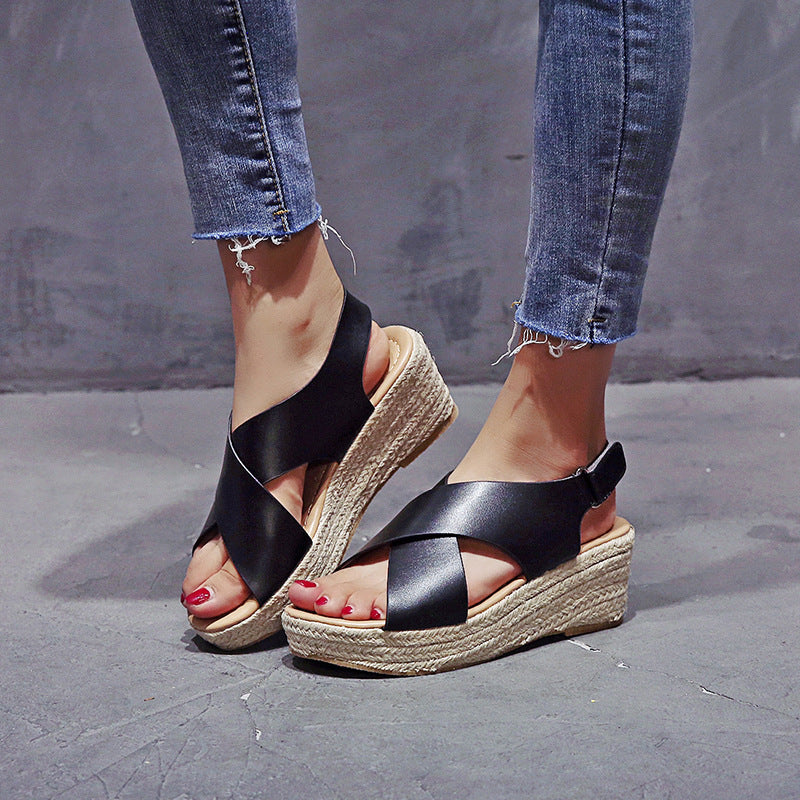 Damen Wedge-Sandalen mit elegantem Schnitt und komfortablem Fußbett EB