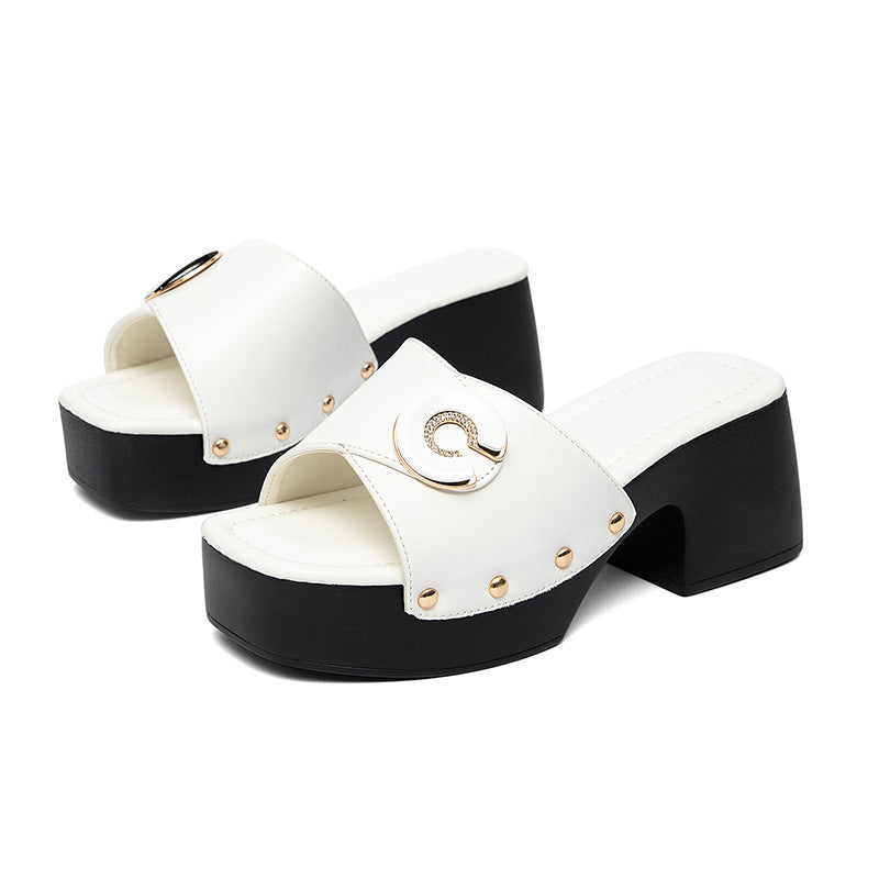 Damen modische Plattform-Sandalen mit glänzendem Detail und komfortablem Absatz EB