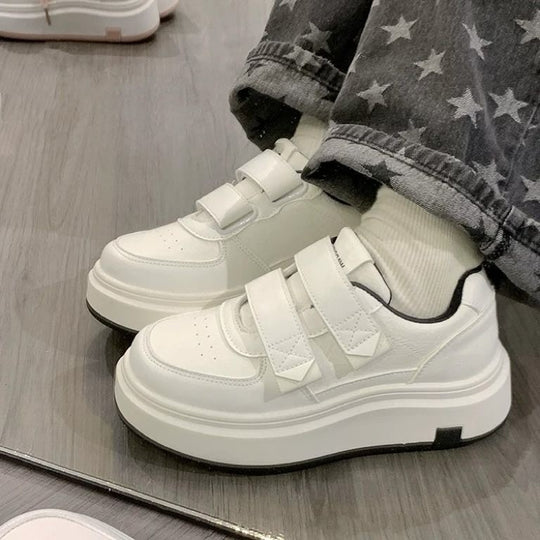 Damen Sportliche Sneakers mit breiter Sohle und elegantem Klettverschluss EB