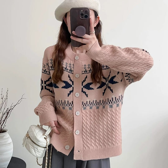 Damen Grobstrick-Cardigan mit dekorativem Zopfmuster und Knopfdetails EB