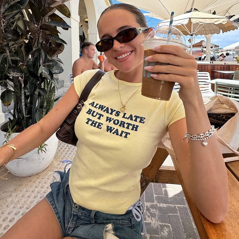Damen Kurzes Statement T-Shirt mit Rundhalsausschnitt EB