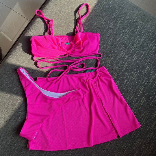 Damen Sportlicher Bikini mit Bandeau-Oberteil und lässigem Rock EB
