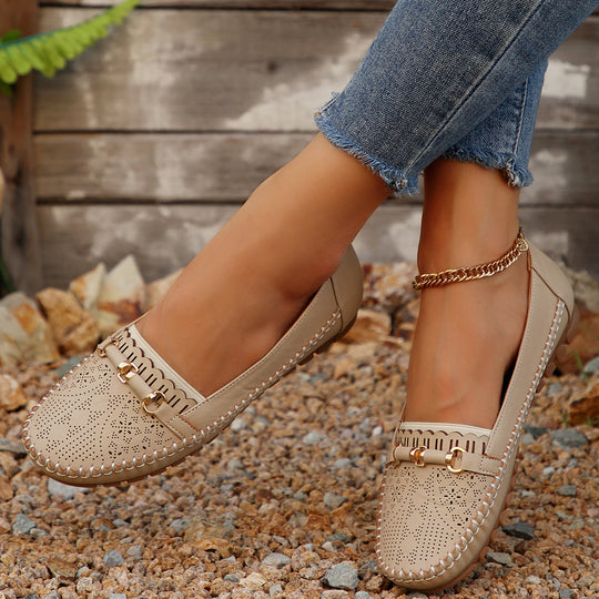 Damen  perforierte Mokassin-Loafer mit gepolstertem Komfortfußbett und dekorativem Metalldetail EB