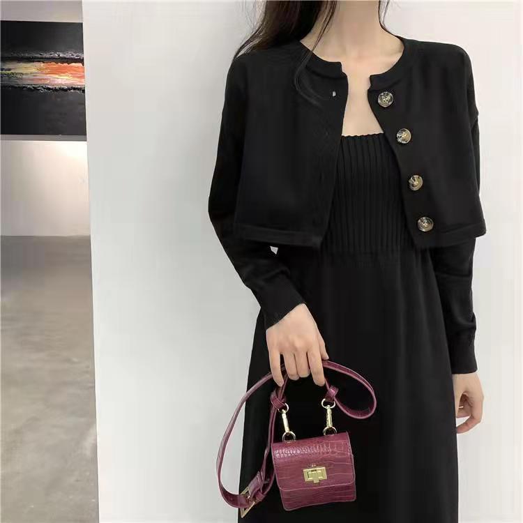 Damen Strickkleid mit taillierter Jacke und Knopfdetails EB