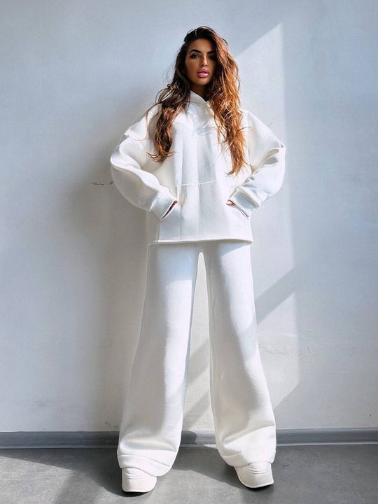 Damen Scuba-Fleece Lounge-Set mit Oversize-Kapuzenpullover und weiter Flare-Hose Eichborn Berlin