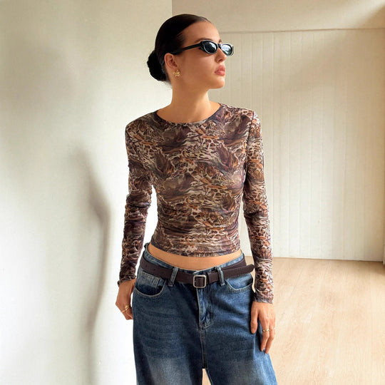 Damen nan schlanker Stretch-Longsleeve aus feinem Mesh mit abstraktem Tiermuster und tailliertem Cropped-Schnitt EB