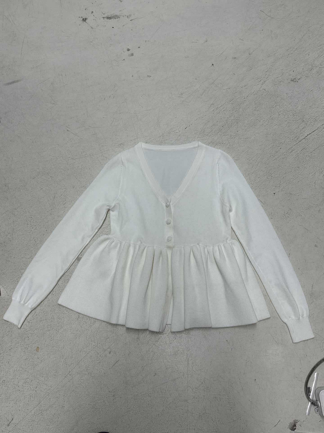 Damen nan geripptes Langarm-Top mit Empire-Taille, zierlicher Knopfleiste und Spitzenbesatz EB