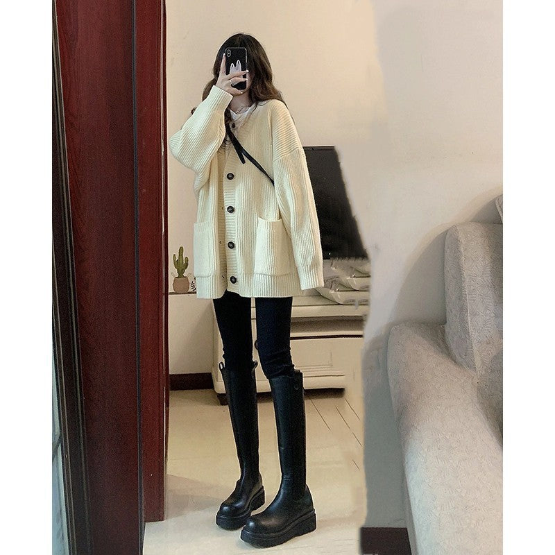 Damen Grobstrickjacke mit großen Taschen und Knopfdetails EB