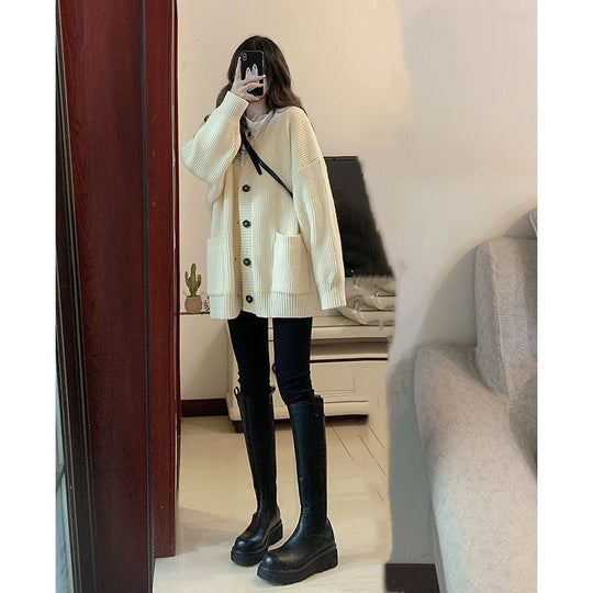 Damen Grobstrickjacke mit großen Taschen und Knopfdetails EB