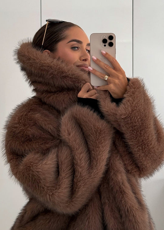 EB | Eichen-Faux-Fur-Jacke