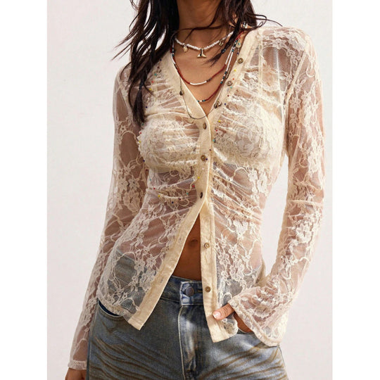 Damen Spitzenbluse mit zarter Wirkung und Knopfdetails EB