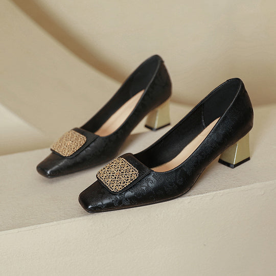 Damen elegante spitze Pumps mit funkelndem Schmuckdetail EB
