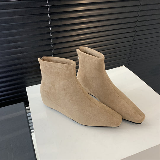 Damen modische Ankle Boots aus feinem Wildleder mit spitzem Schnitt und leichter Keilsohle EB
